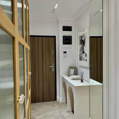 Selling Sunset Apartment *