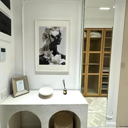 Apartment Selling Sunset *